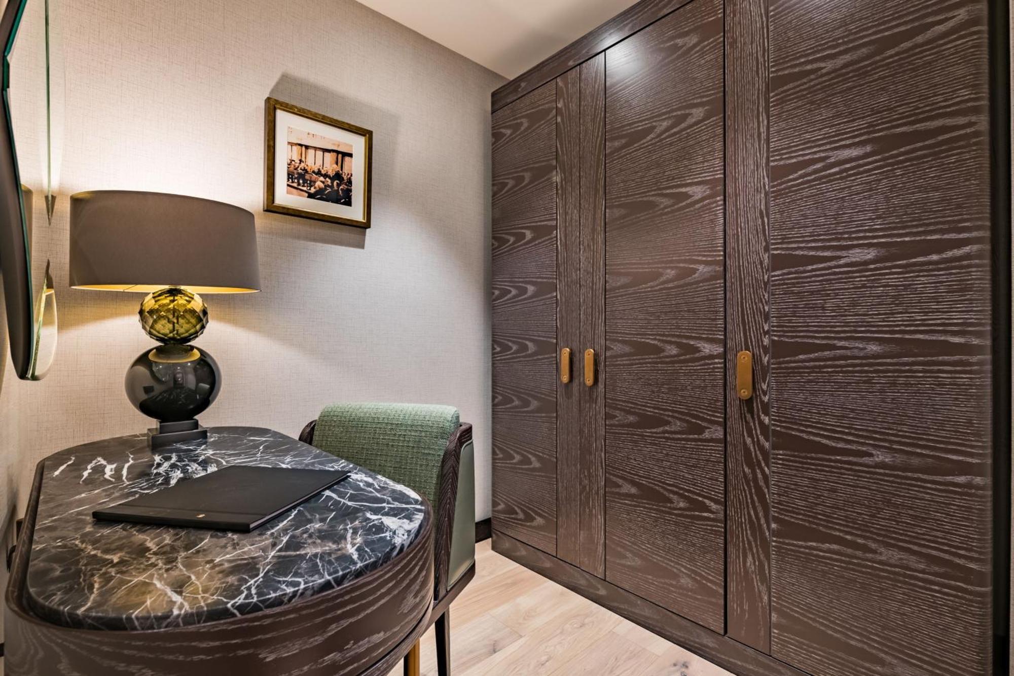 Stock Exchange Hotel, Manchester, Autograph Collection Esterno foto A fitted wardrobe
