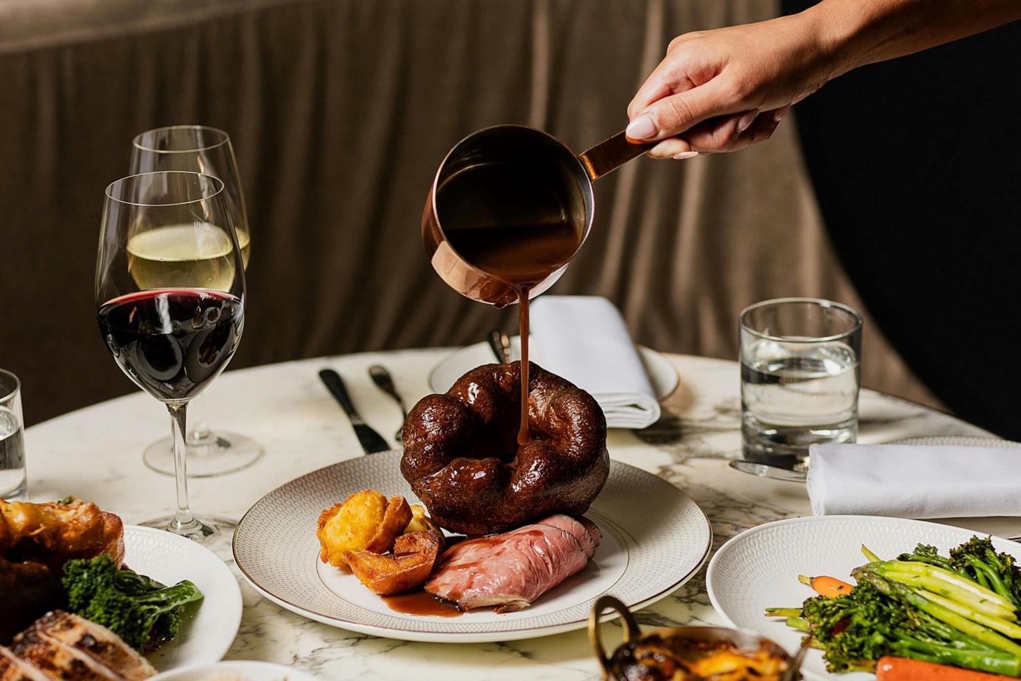 Stock Exchange Hotel, Manchester, Autograph Collection Esterno foto A traditional Sunday roast